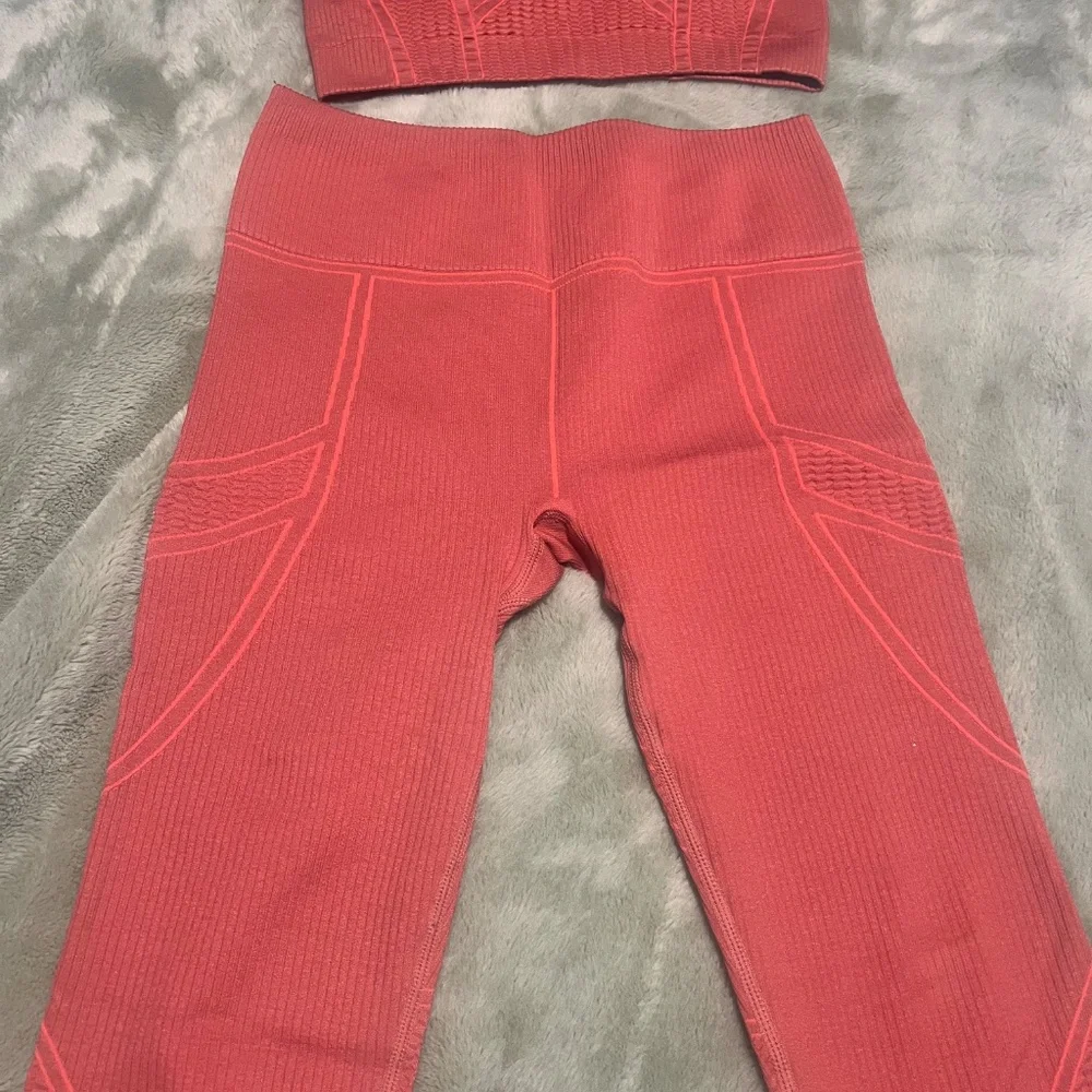 Fabletics Set - Picture 2 of 7